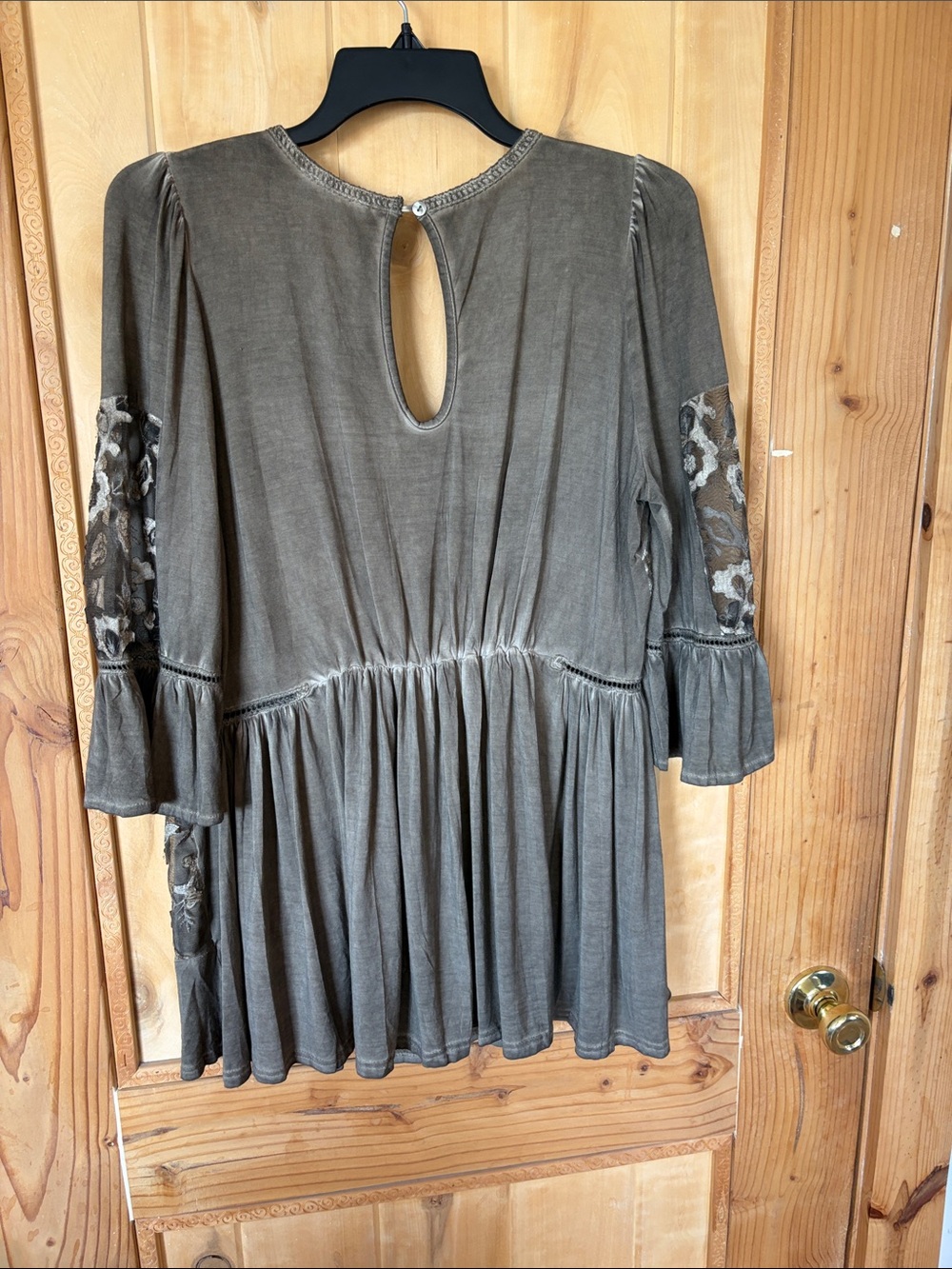 ๐ POL Olive Green Lace Accent Tunic Top - Picture 13 of 16